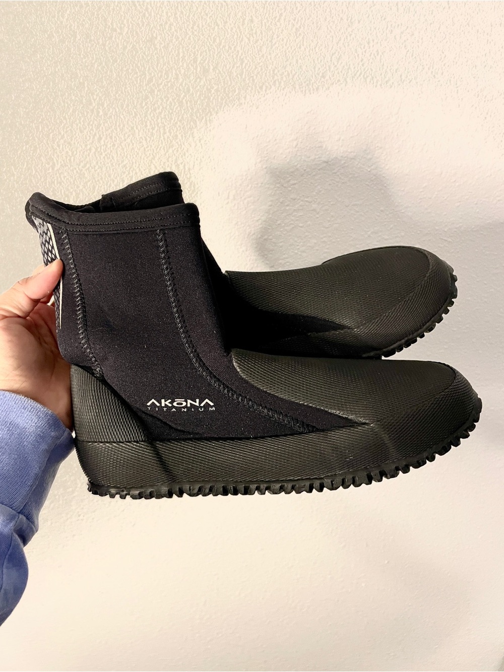 Akona 6mm Deluxe High Cut Scuba Diving Boots Sz 7 AKBT261 Neoprene Zippered
